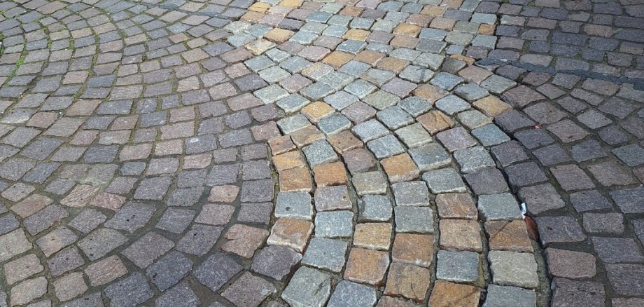 Neues Pflastersteine am Marktplatzbrunnen