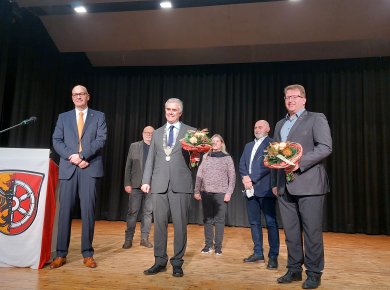 Auf dem Foto von links: Stadtverordnetenvorsteher Dr. Richard Georgi, Stellv. Stadtverordnetenvorsteher Dr. Detlev Debertshäuser, Bürgermeister Dr. Daniell Bastian, Stellv. Stadtverordnetenvorsteherin Tatjana Ditzinger, Stellv. Stadtverordnetenvorsteher René Rock, Erster Stadtrat Michael Gerheim. Auf dem Foto von links: Stadtverordnetenvorsteher Dr. Richard Georgi, Stellv. Stadtverordnetenvorsteher Dr. Detlev Debertshäuser, Bürgermeister Dr. Daniell Bastian, Stellv. Stadtverordnetenvorsteherin Tatjana Ditzinger, Stellv. Stadtverordnetenvorsteher René Rock, Erster Stadtrat Michael Gerheim.