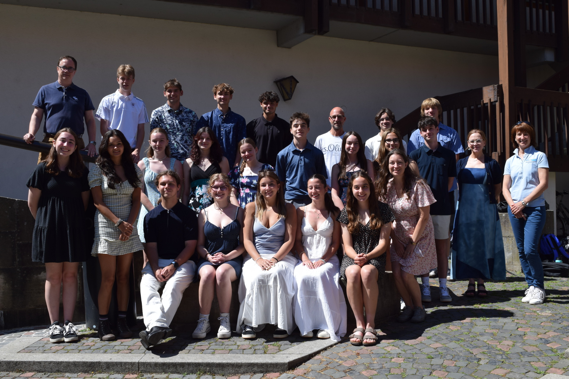 Die Schülergruppe aus Brookfield im Rathausinnenhof