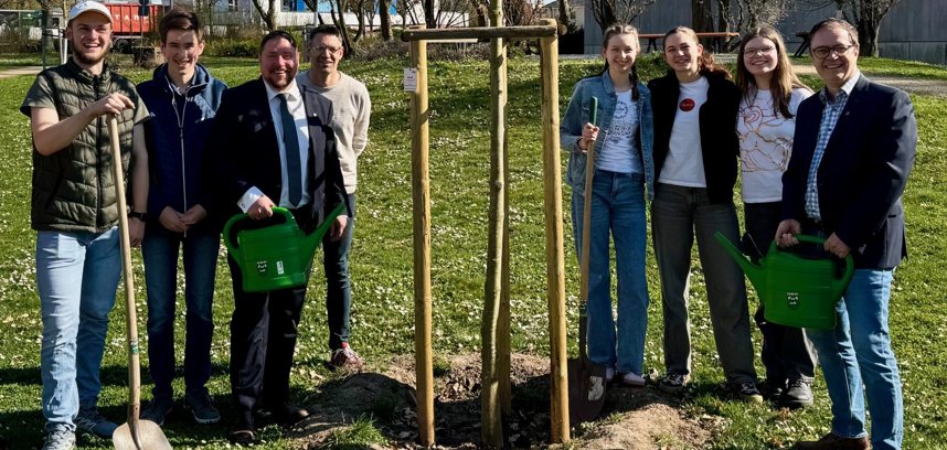 Auf der Bleiche wurde die Kastanie des Jugenbeirats eingeweiht