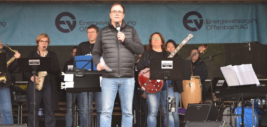 Bürgermeister Dr. Daniell Bastian eröffnet den ersten Seligenstädter Tag der Vereine Bürgermeister Dr. Daniell Bastian eröffnet den ersten Seligenstädter Tag der Vereine