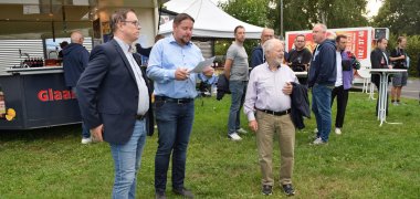 Erster Stadtrat Oliver Steidl begrüßt die Gäste Erster Stadtrat Oliver Steidl begrüßt die Gäste