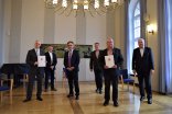 Gewerbesteuerausgleichbescheid-Übergabe, von links nach rechts: Bürgermeister Dr. Daniell Bastian, Bernd Wich (Amtsleiter Kämmerei und Stadtkasse Seligenstadt), Staatssekretär Michael Bußer, Erster Stadtrat Michael Gerheim, Fachbereichsleiter Hauptamt und Finanzen der Gemeinde Mainhausen, Wolfgang Walter, Landtags Vizepräsident Frank Lortz Gewerbesteuerausgleichbescheid-Übergabe, von links nach rechts: Bürgermeister Dr. Daniell Bastian, Bernd Wich (Amtsleiter Kämmerei und Stadtkasse Seligenstadt), Staatssekretär Michael Bußer, Erster Stadtrat Michael Gerheim, Fachbereichsleiter Hauptamt und Finanzen der Gemeinde Mainhausen, Wolfgang Walter, Landtags Vizepräsident Frank Lortz
