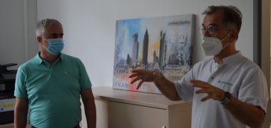 Bürgermeister Bastian im Gespräch mit Dr. Steriou Bürgermeister Bastian im Gespräch mit Dr. Steriou