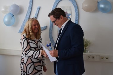 Bürgermeister beglückwünscht Simone Laveneziana Bürgermeister beglückwünscht Simone Laveneziana