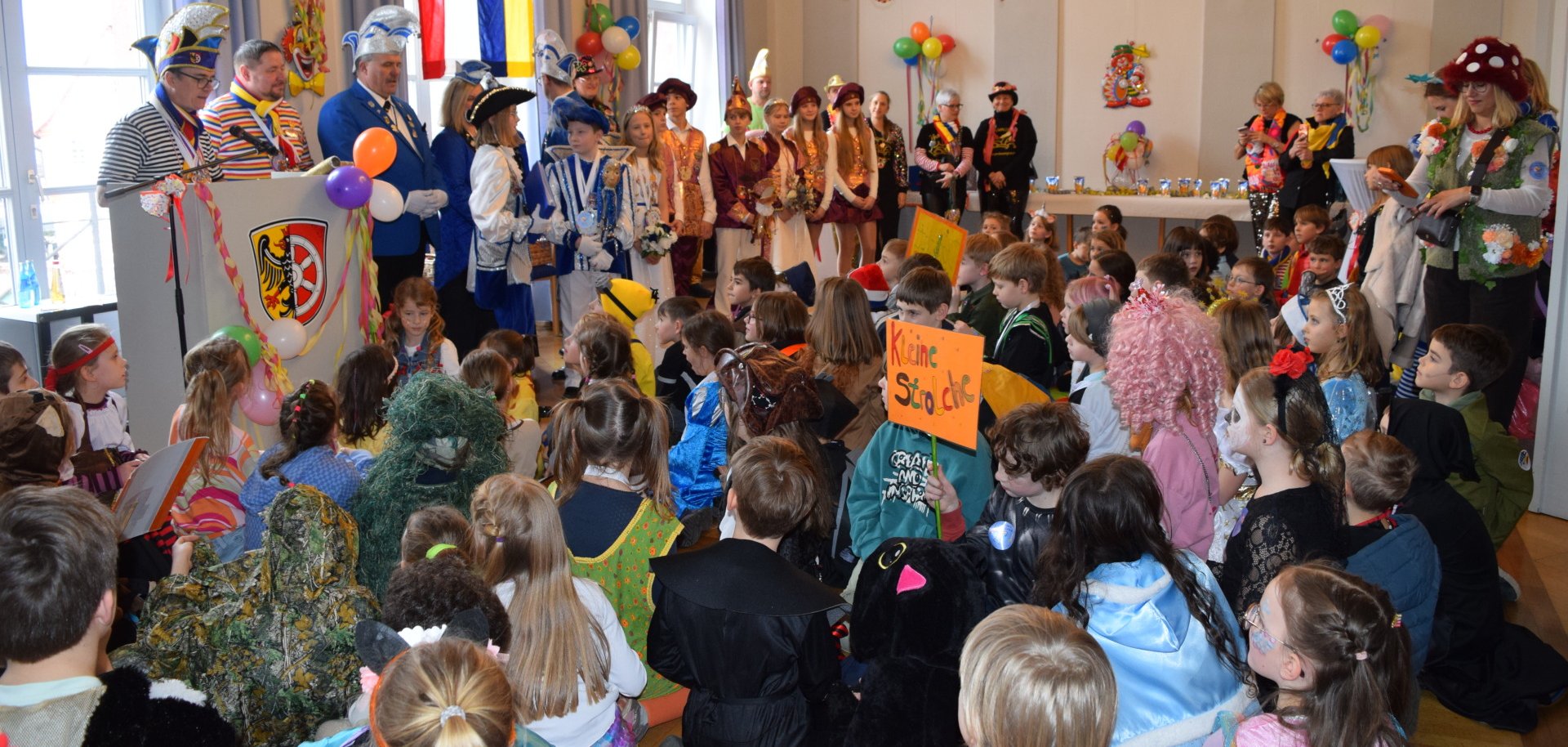 Bürgermeister begrüßt die Kinderschar