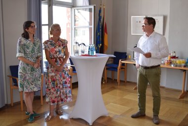 Bürgermeister bei der Würdigung von Bohn und Perruzze