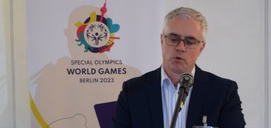 Bürgermeister Dr. Bastian bei seiner Begrüßung beim Präsenztreffen der Hessischen Host Towns 2023