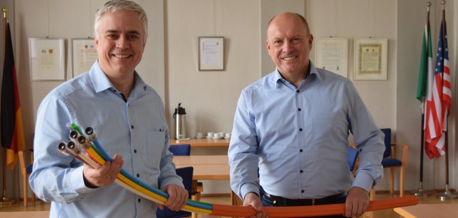 Bürgermeister Dr. Bastian und Jörg Blum, Projektleiter Deutsche Glasfaser