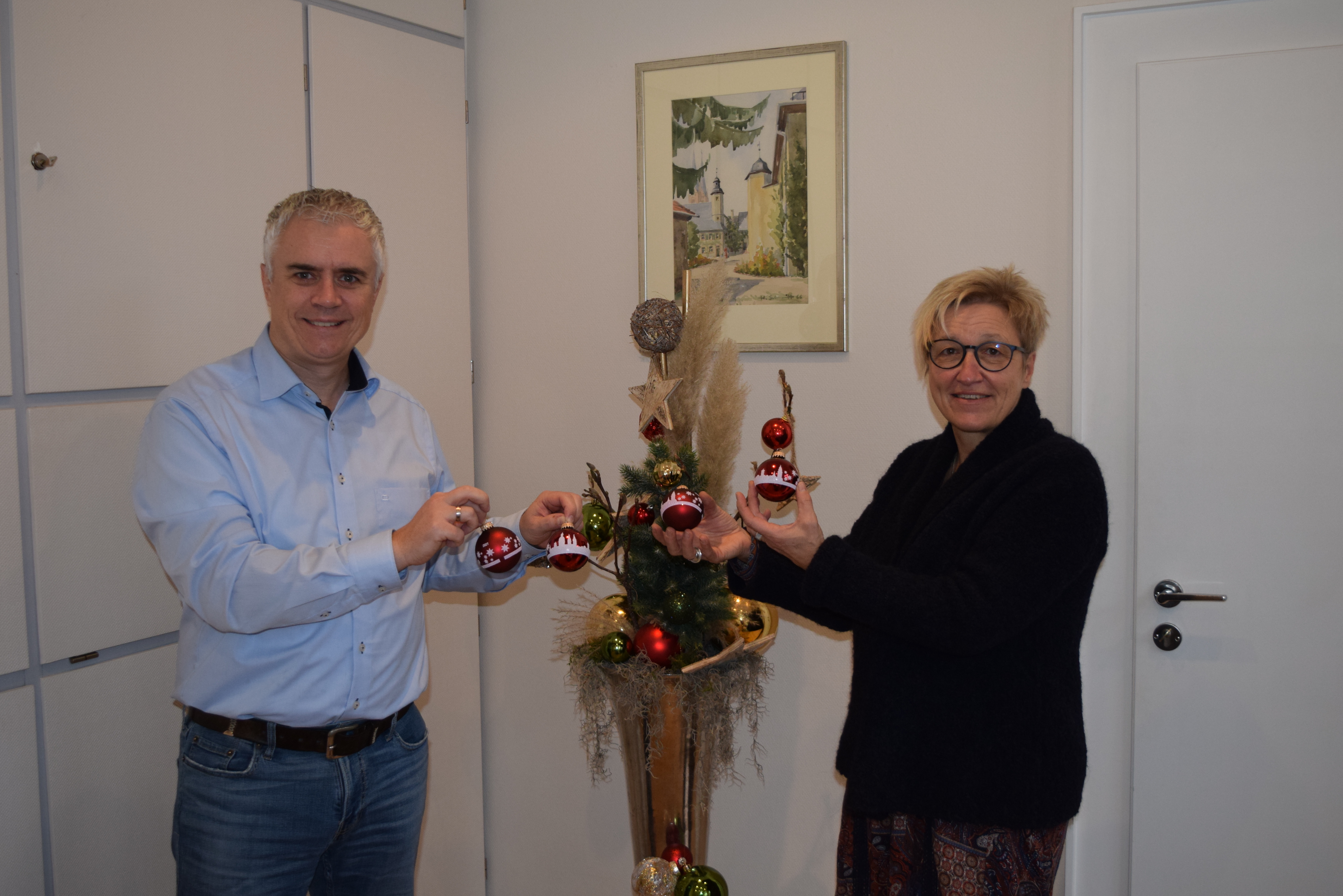 Auf dem Foto: Bürgermeister Dr. Daniell Bastian und Monika Weber (SeligenStadtMarketing GmbH) Auf dem Foto: Bürgermeister Dr. Daniell Bastian und Monika Weber (SeligenStadtMarketing GmbH)