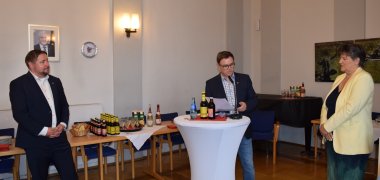 Dankesworte des Bürgermeisters Dr. Daniell Bastian an die Jubilarin Dankesworte des Bürgermeisters Dr. Daniell Bastian an die Jubilarin