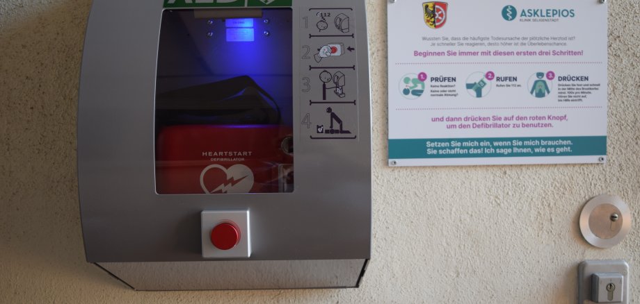 Defibrillator mit Bedienanweisung