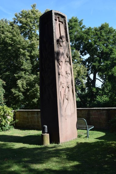 Denkmal Vertreibung auf dem Seligenstädter Friedhof Denkmal Vertreibung auf dem Seligenstädter Friedhof
