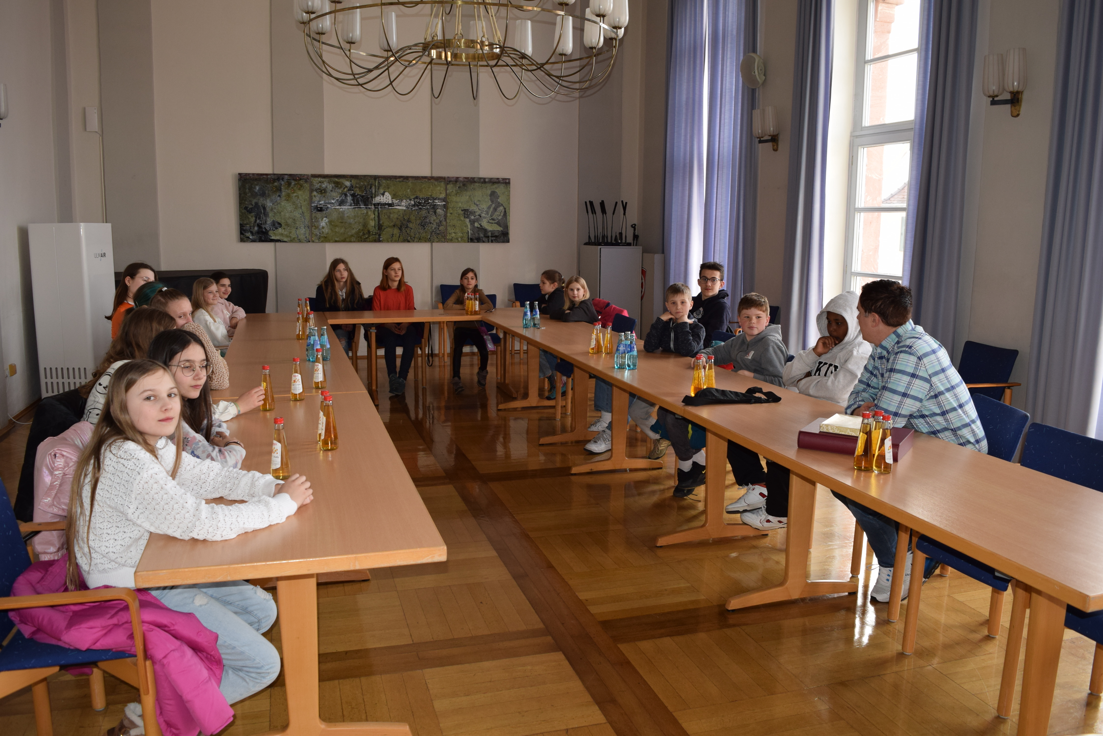 Die Kinder aus dem Kinderclubdorf zu Besuch im Rathaus