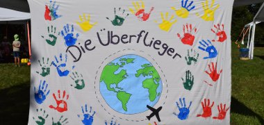 Dorfplakat der "Überflieger" Dorfplakat der "Überflieger"