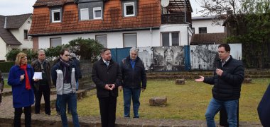 Bürgermeister Dr. Daniell Bastian begrüßt die Anwesenden