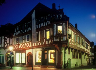 Einhardhaus bei Nacht Das Einhardhaus bei Nacht