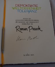 Eintrag im Goldene Buch vom Hessischen Innenminister Dr. Roman Poseck