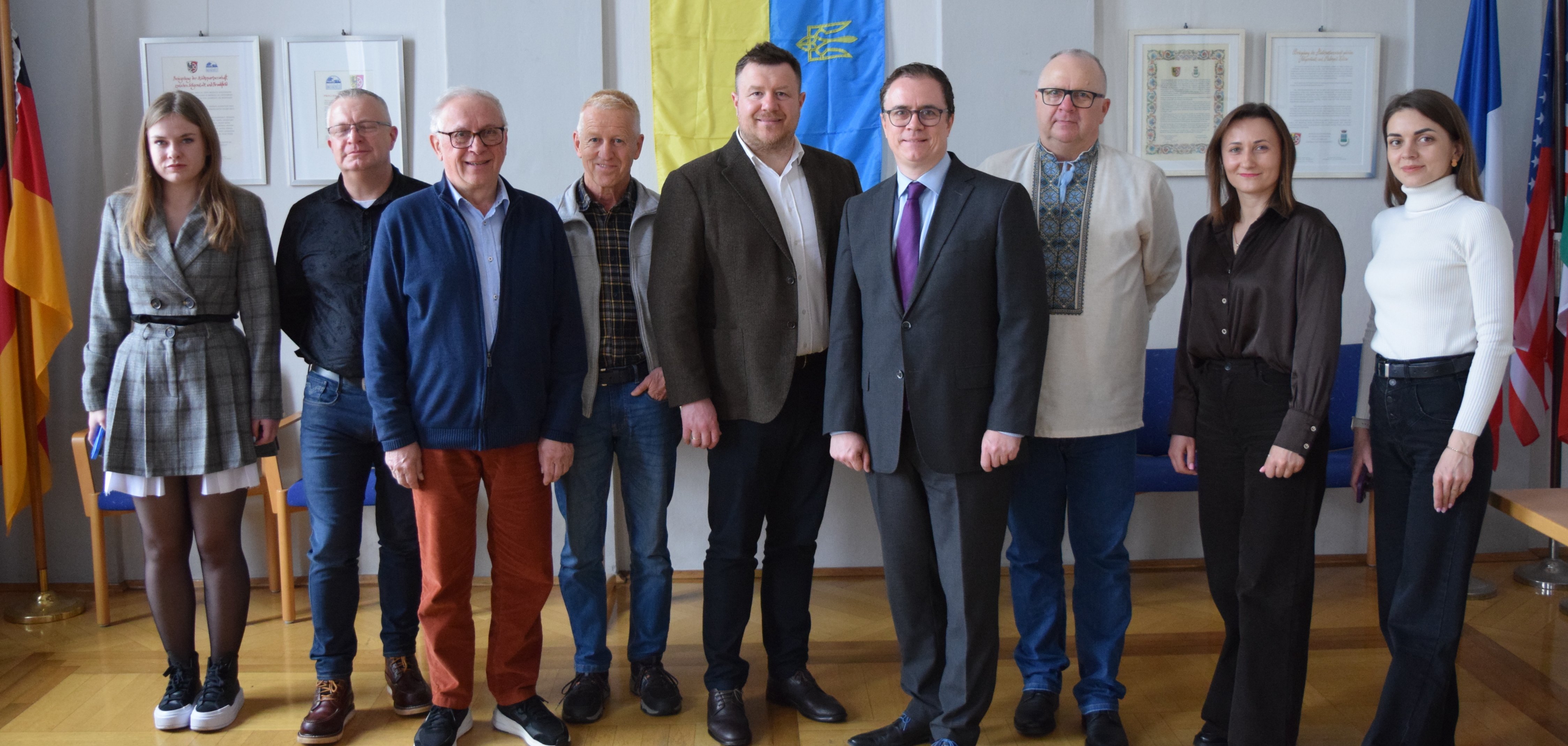 Einen herzlichen Empfang bereitete Bürgermeister Dr. Daniell Bastian der ukrainischen Delegation im Großen Sitzungssaal des Rathauses