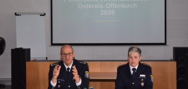 Erster Polizeihauptkommissar Thomas Eck und die stellvertretende Dienststellenleitung Corinna Vogel
