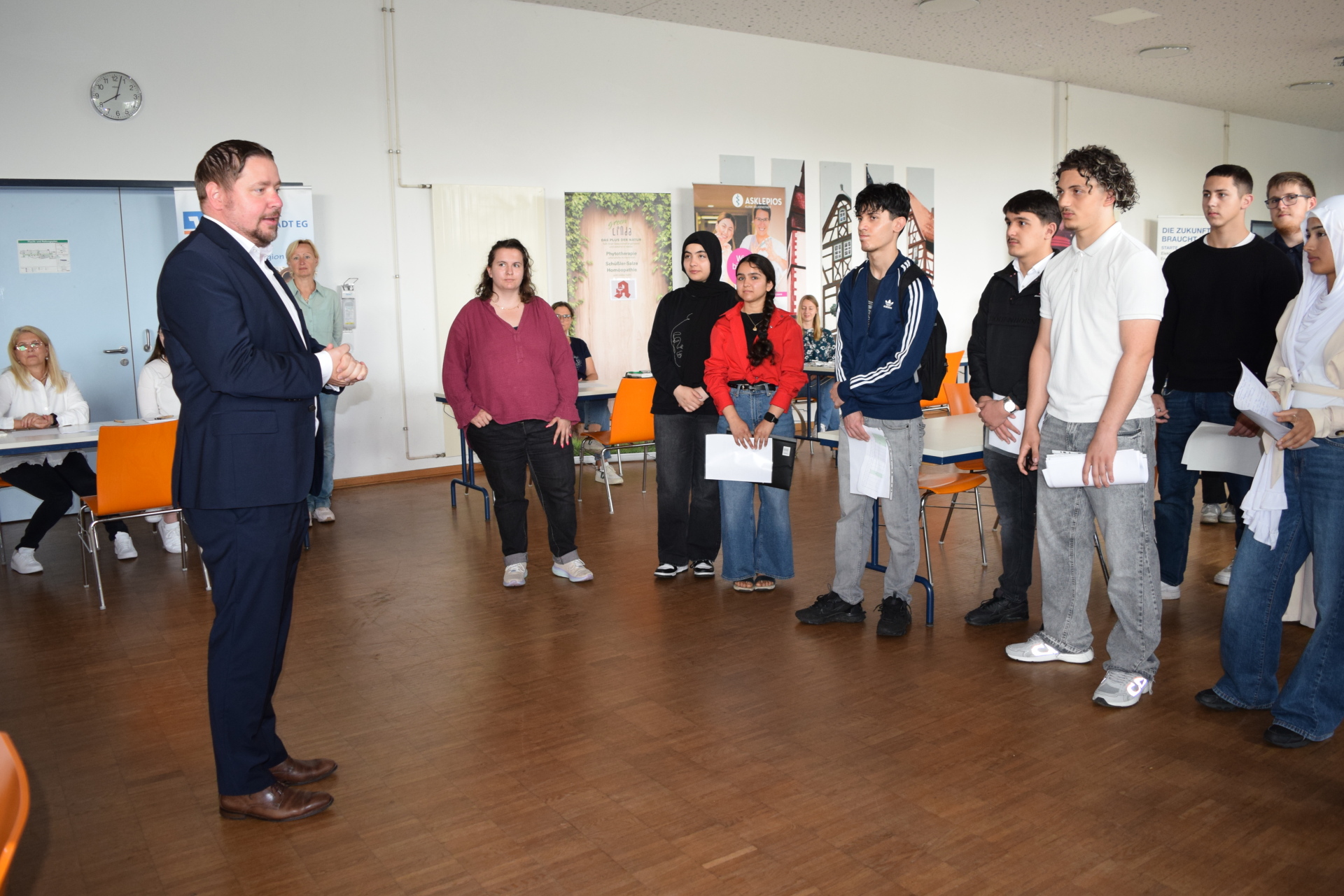 Erster Stadtrat Steidl bei der Begrüßung