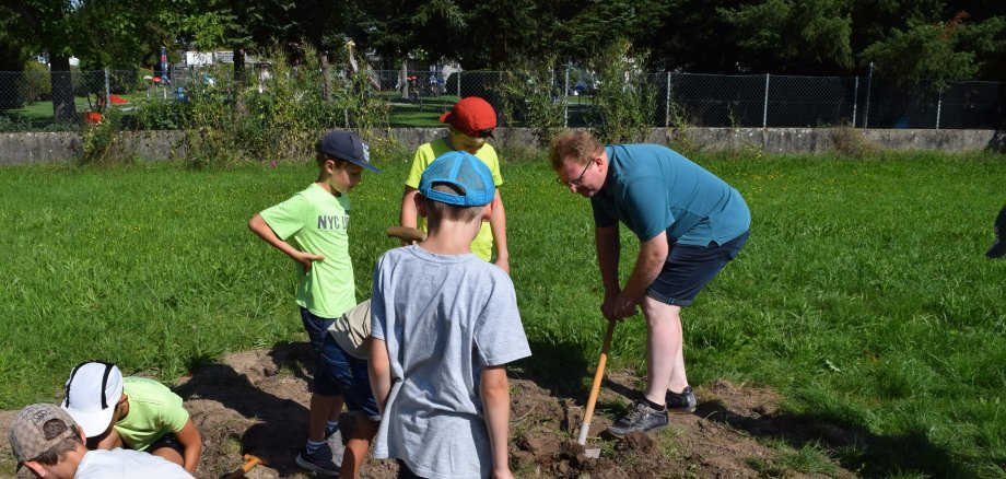 Erster Stadtrat Michael Gerheim auf Schatzsuche bei den Ferienspielen Erster Stadtrat Michael Gerheim auf Schatzsuche bei den Ferienspielen