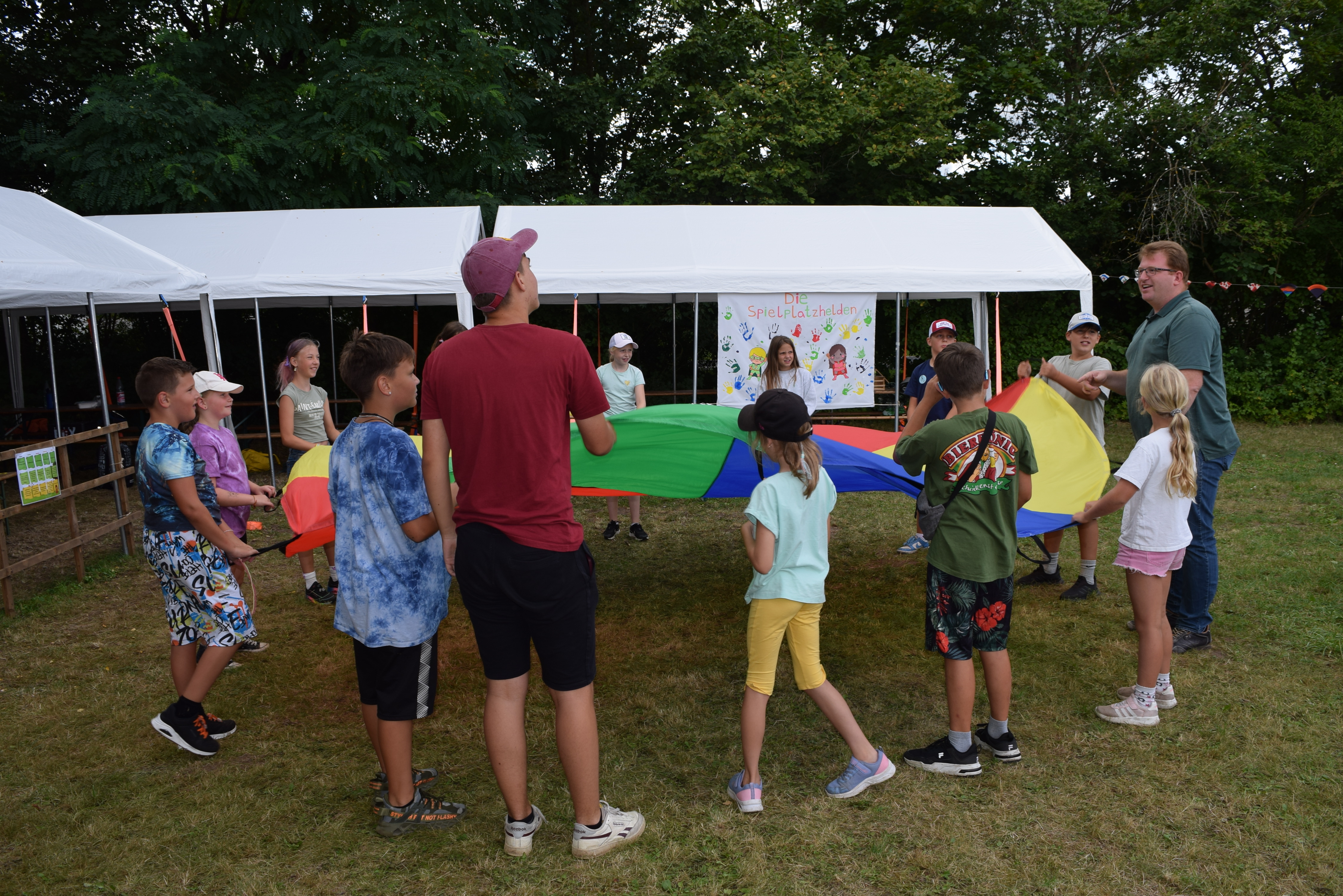Erster Stadtrat Michael Gerheim zu Besuch bei den Ferienspielen