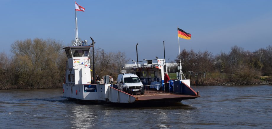 Fähre beim Übersetzen-1