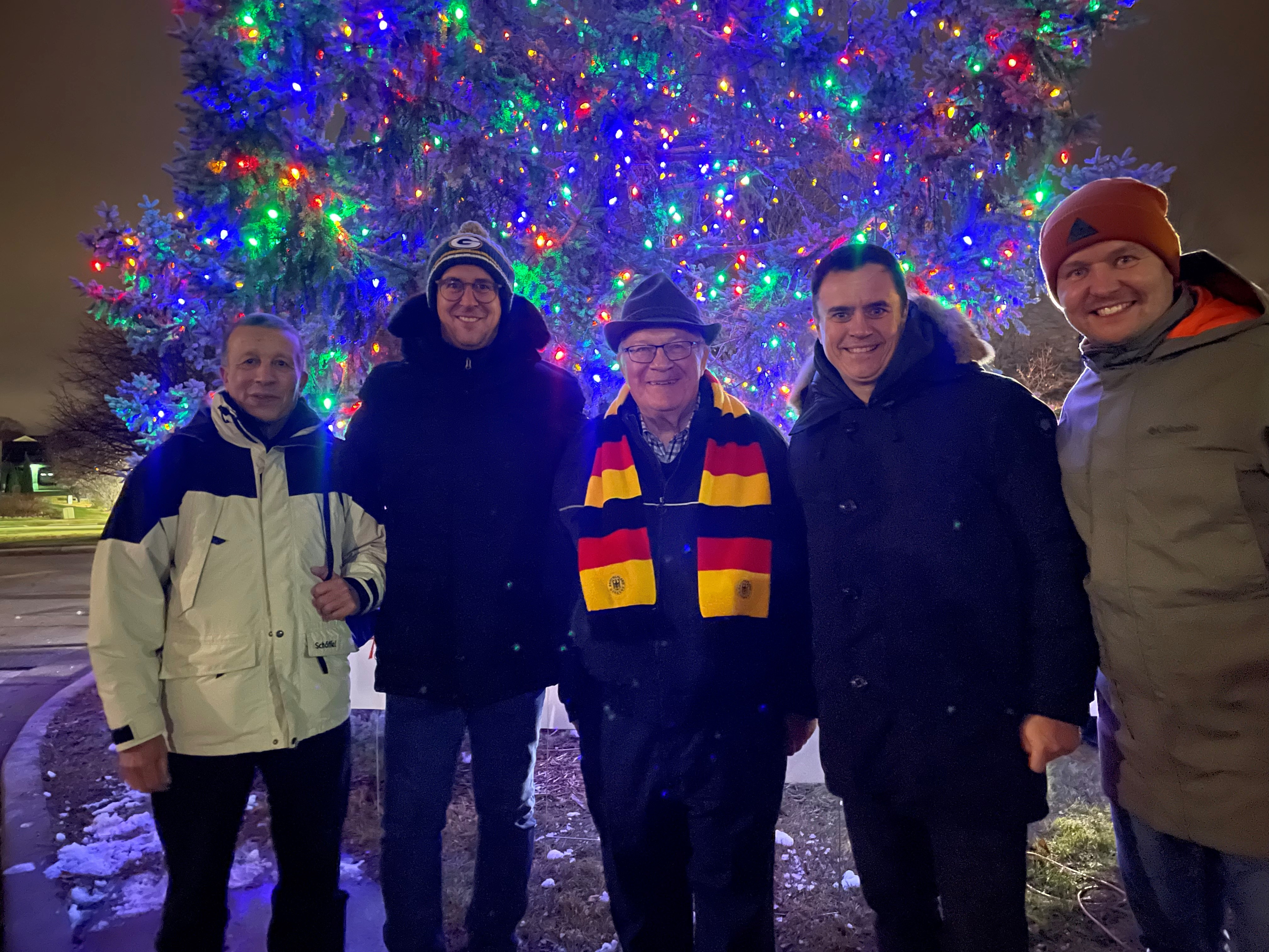 Auf dem Foto von links: Ali Mediouni (EFS), Thorsten Bonifer (EFS), Bürgermeister Steve Ponto, Bürgermeister Dr. Daniell Bastian, Tim Meißner (EFS)