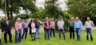 Gruppe der prämierten Kleintierzüchter um Bürgermeister Dr. Bastian und Ersten Stadtrat Michael Gerheim Gruppe der prämierten Kleintierzüchter um Bürgermeister Dr. Bastian und Ersten Stadtrat Michael Gerheim