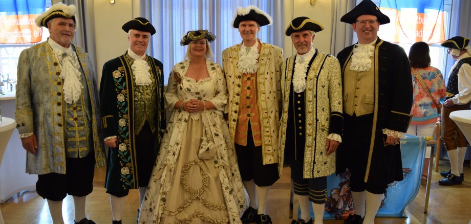 Gruppenbild mit Bürgermeister, Erster Stadtrat und Heimatbundvorsitzenden Richard Biegel