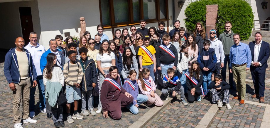 Die Jugendgruppe aus Frankreich im Rathausinnenhof