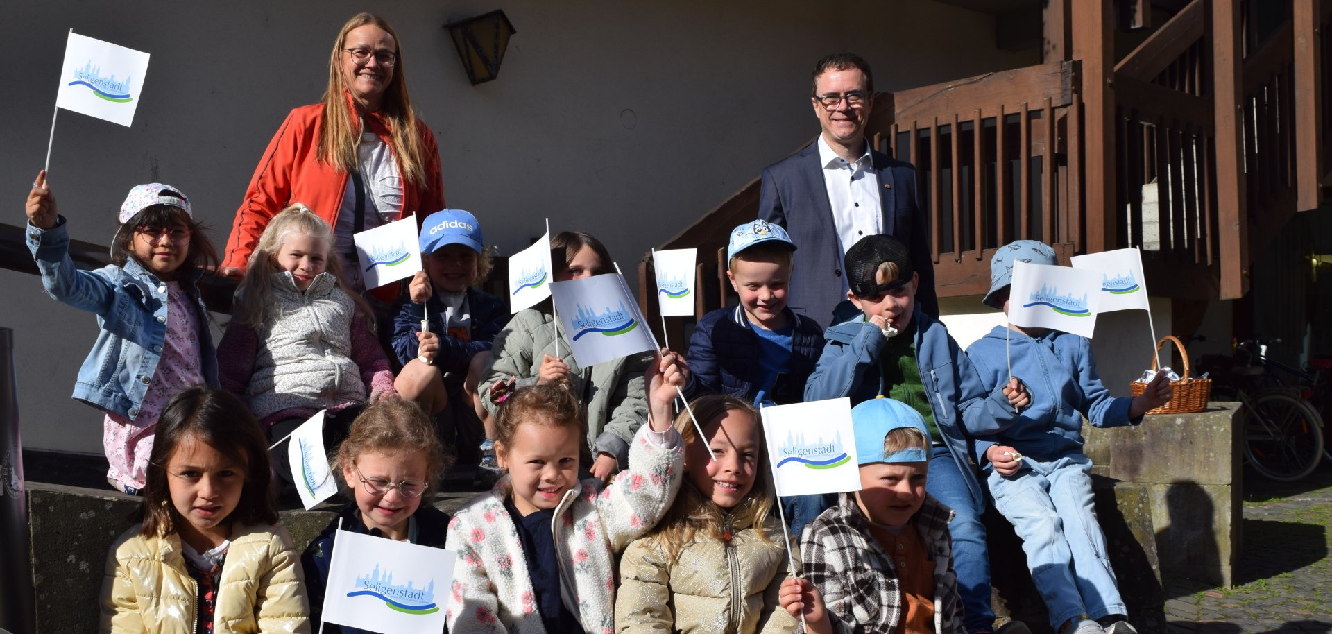 Bürgermeister Dr. Daniell Bastian mit Kindern der Kita Käthe Münch