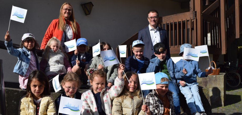 Bürgermeister Dr. Daniell Bastian mit Kindern der Kita Käthe Münch