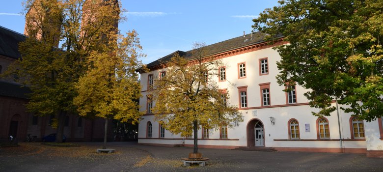 Gebäude der ehemaligen Hans-Memling-Schule Gebäude der ehemaligen Hans-Memling-Schule