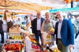 Heimatshoppen 2022, Wirtschaftsminister Tarek Al-Wazir, HIHK-Präsidentin Kirsten Schoder-Steinmüller, Seligenstadts Bürgermeister Dr. Daniell Bastian (v.l.n.r) Heimatshoppen 2022, Wirtschaftsminister Tarek Al-Wazir, HIHK-Präsidentin Kirsten Schoder-Steinmüller, Seligenstadts Bürgermeister Dr. Daniell Bastian (v.l.n.r)
