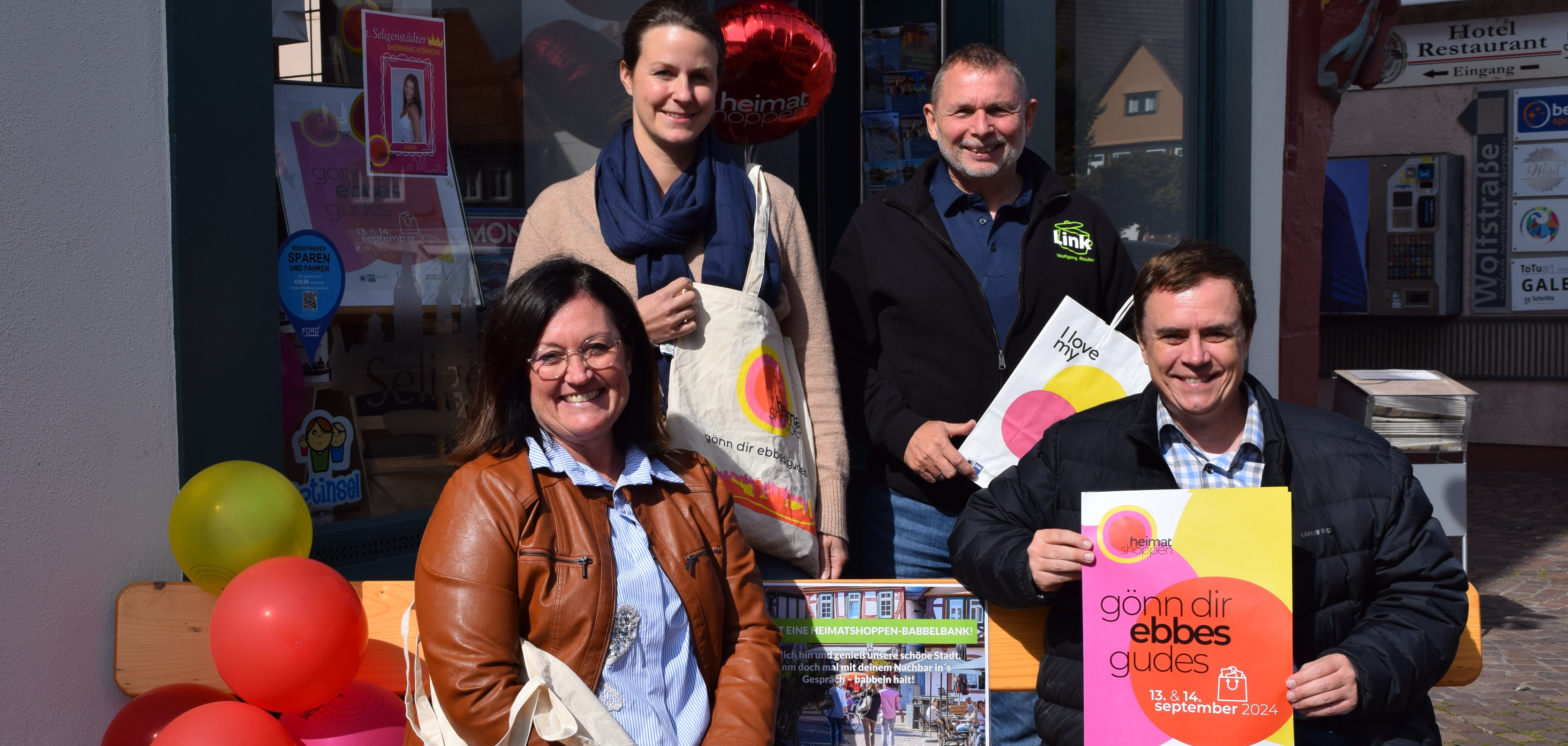 Silke Göbel, Bürgermeister Dr. Bastian, Marie Servais und Wolfgang Reuter beim Heimat Shoppen 2024
