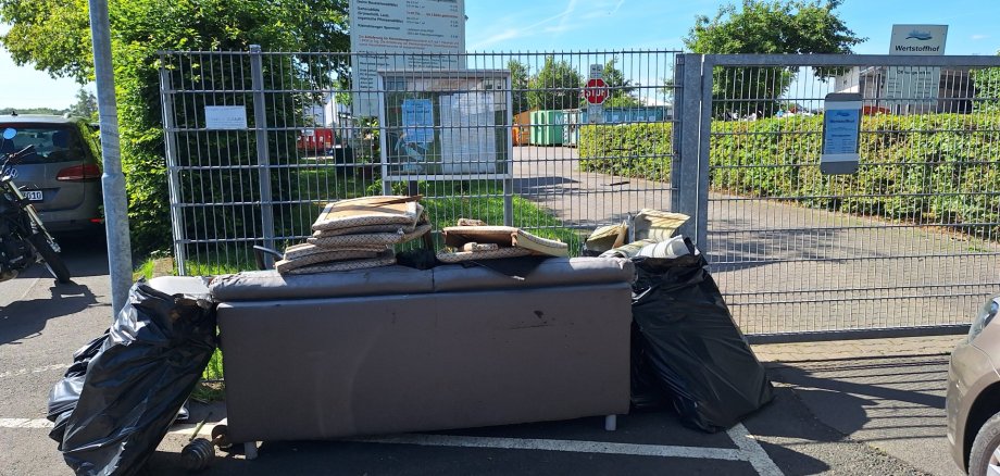 Illegale Müllablagerung am Wertstoffhof