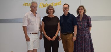 Iris Knies mit drei ihrer vier Bürgermeister bzw. Bürgermeisterin ihrer Laufbahn Iris Knies mit drei ihrer vier Bürgermeister bzw. Bürgermeisterin ihrer Laufbahn