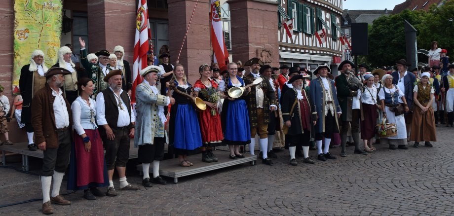 Der Kaufmannszug 2023 auf dem Marktplatz