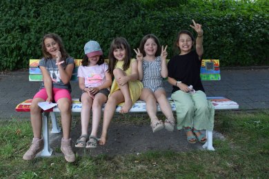 Kinder auf der Kinderrechtebank Kinder auf der Kinderrechtebank