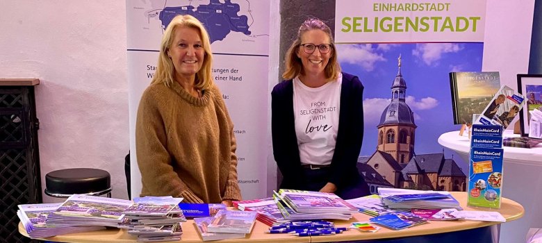 Konstanze Fritsch vom Kreis Offenbach mit Stefanie Zinn der Seligenstadt Marketing und Tourismus GmbH. Konstanze Fritsch vom Kreis Offenbach mit Stefanie Zinn der Seligenstadt Marketing und Tourismus GmbH.