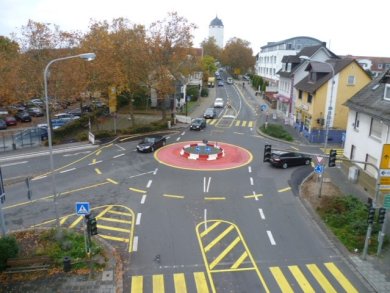 Die Kapellenplatzkreuzung mit provisorischem Kreisel Die Kapellenplatzkreuzung mit provisorischem Kreisel