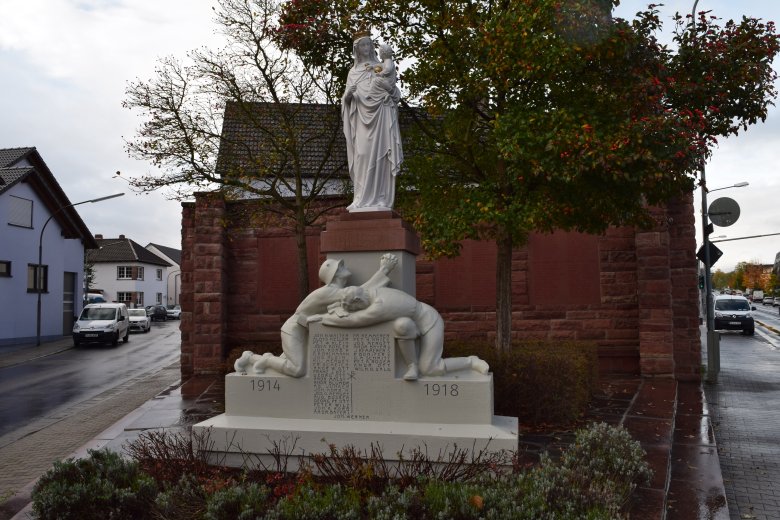 Kriegerdenkmal in Froschhausen Kriegerdenkmal in Froschhausen