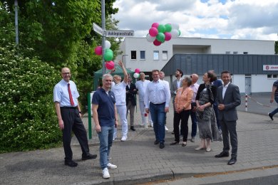 Luftballons fliegen, Asklepiosstraße eingeweiht Luftballons fliegen, Asklepiosstraße eingeweiht