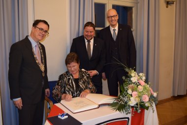 Eintrag in das Goldene Buch der Stadt Eintrag in das Goldene Buch der Stadt