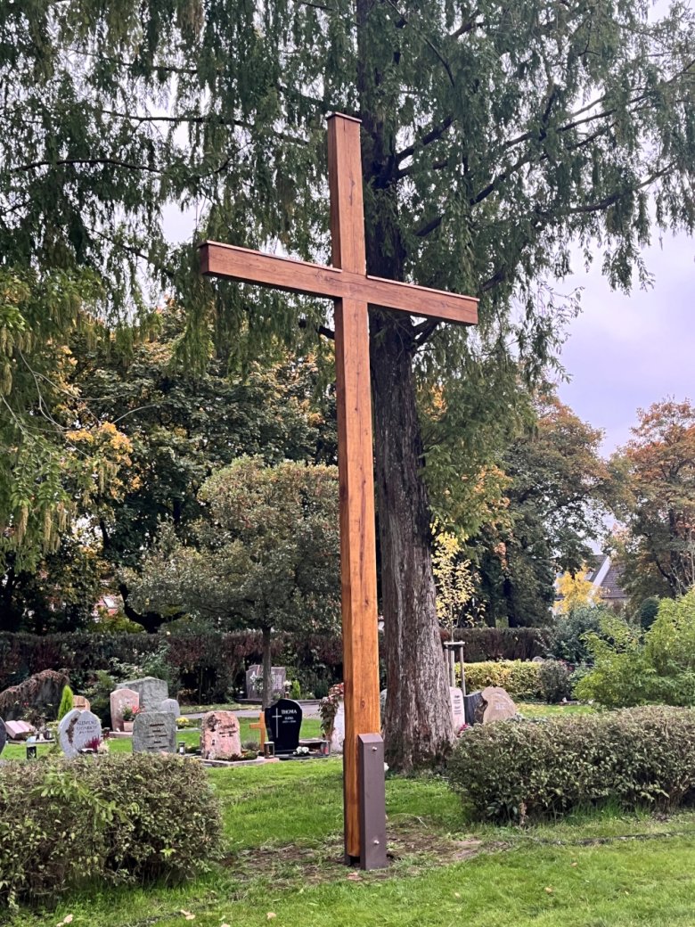 Holzkreuz auf dem neuen Friedhof Holzkreuz auf dem neuen Friedhof