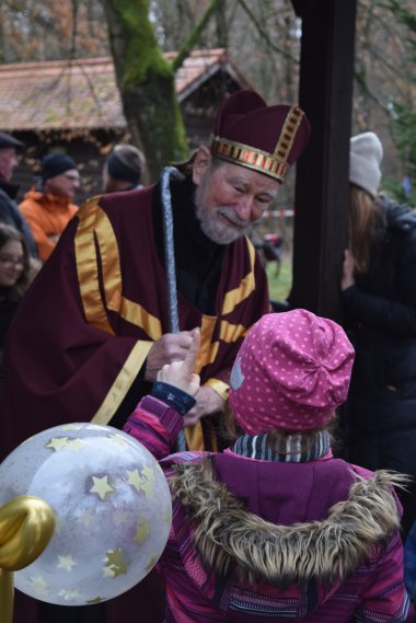 Der Nikolaus sorgte für strahlende Kinderaugen