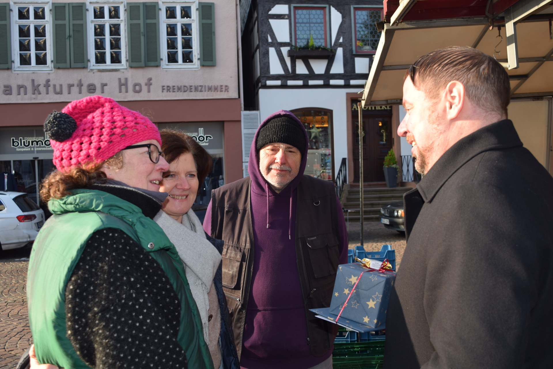 Oliver Steidl und Sabine Stürmer beim Verabschieden von Gabi Baier und Pino Pecere