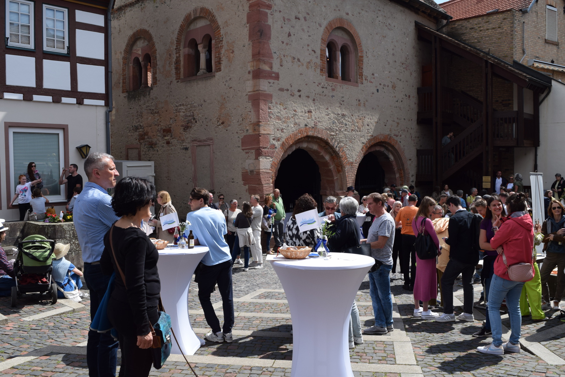 Der Rathausinnhof war bei bestem Wetter gut besucht